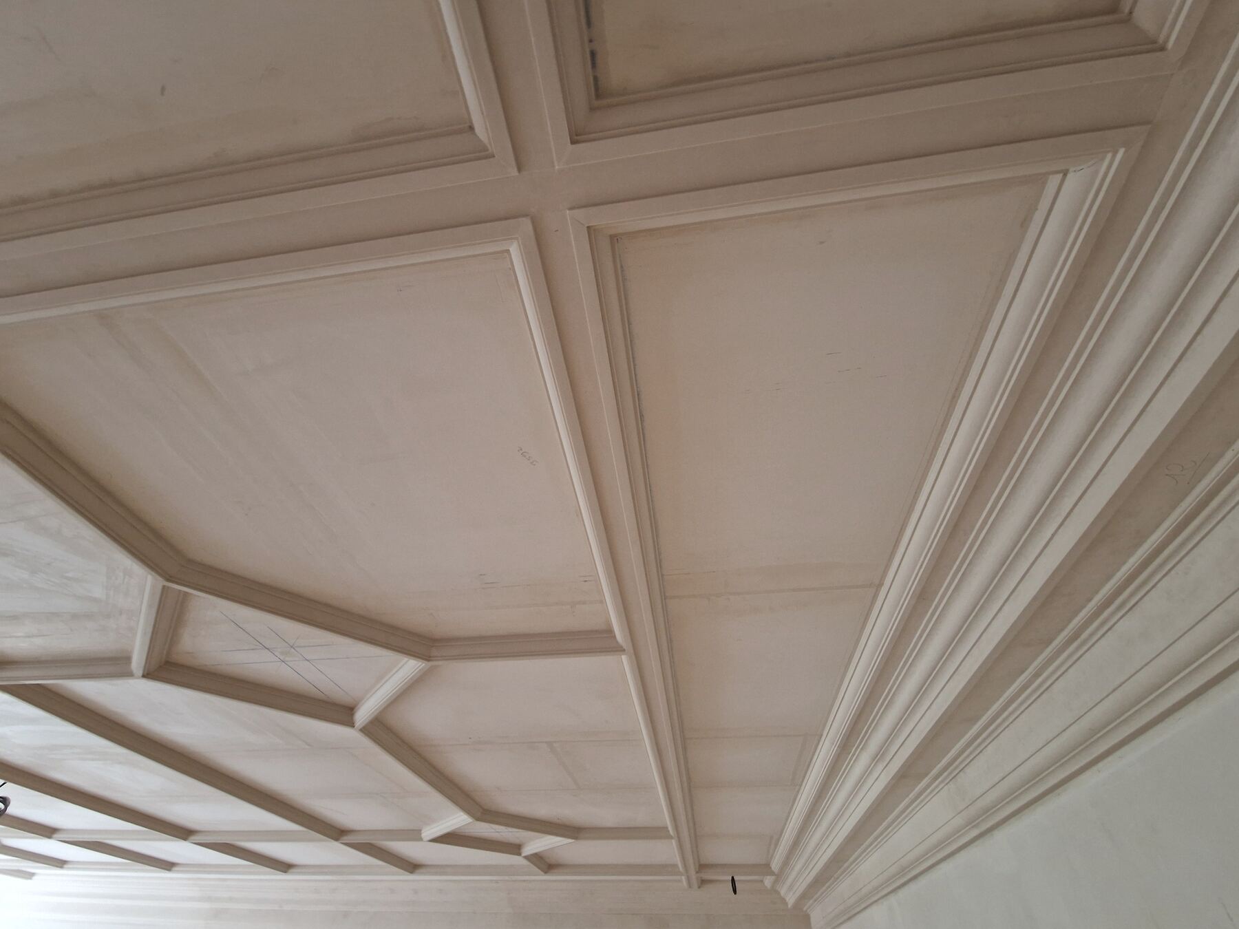 Plafond à caissons — moulures et fleurons